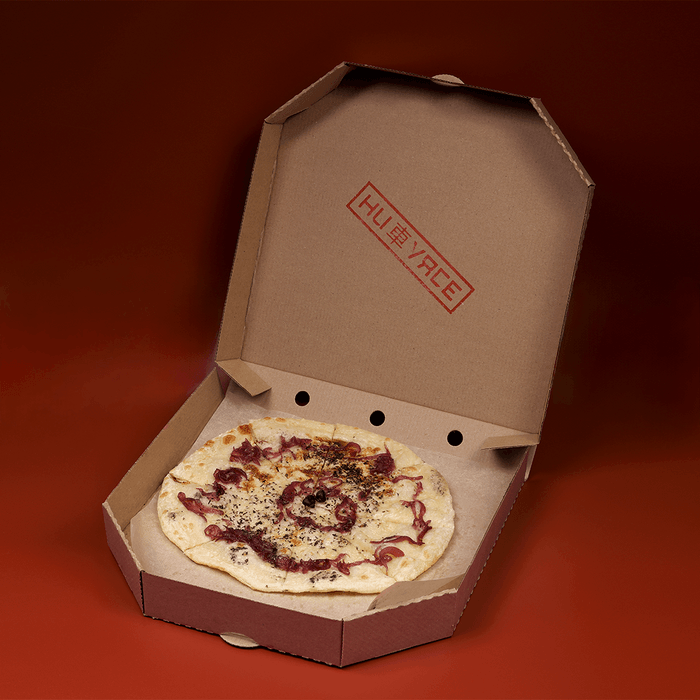 Фокачча с карамелизированным луком чесноком и розмарином