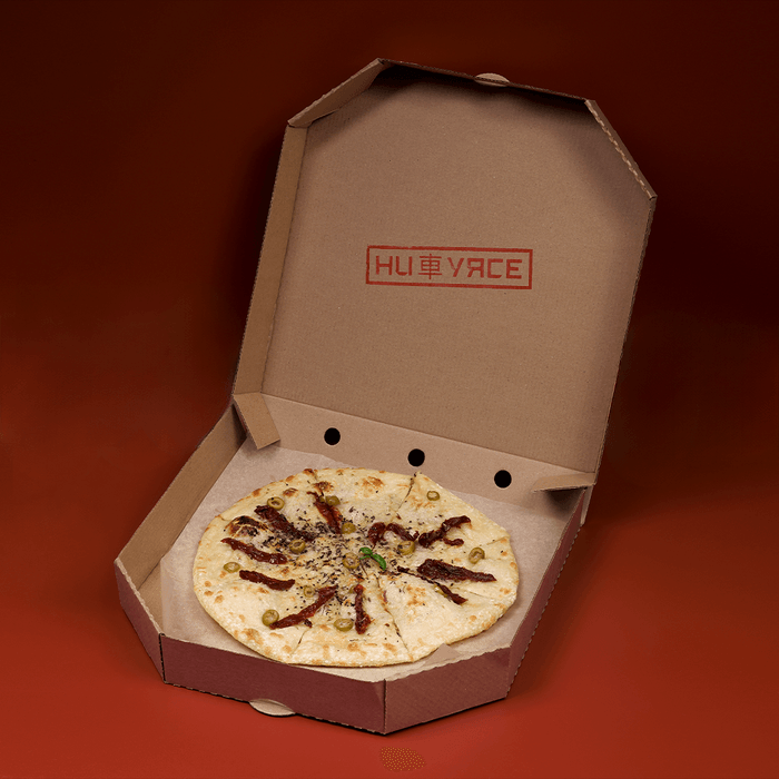 Фокачча с вялеными томатами и маслинами